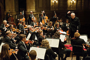 420px-Vancouver_Symphony_Orchestra_with_Bramwell_Tovey (350x233, 37Kb)