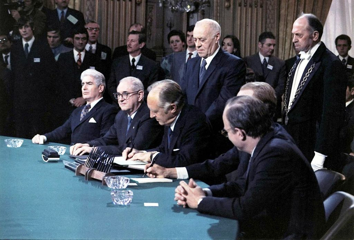 1973Vietnam_peace_agreement_signing (700x474, 321Kb)