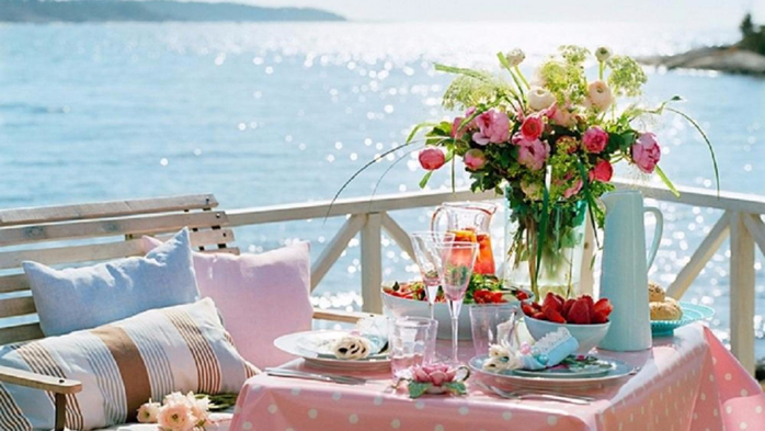 blue-ocean-sweet-morning-roses-table-sunlight-balcony-cushion-enjoy-1920x1080 (700x393, 288Kb)