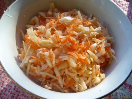 salat-iz-kapusti-s-yablokom-ogurcom-i-sladkim-percem-315194-533x400 (533x400, 38Kb)