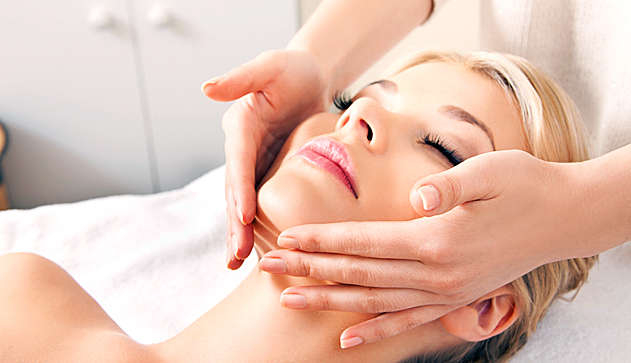 Как омолаживающий массаж влияет на кожу