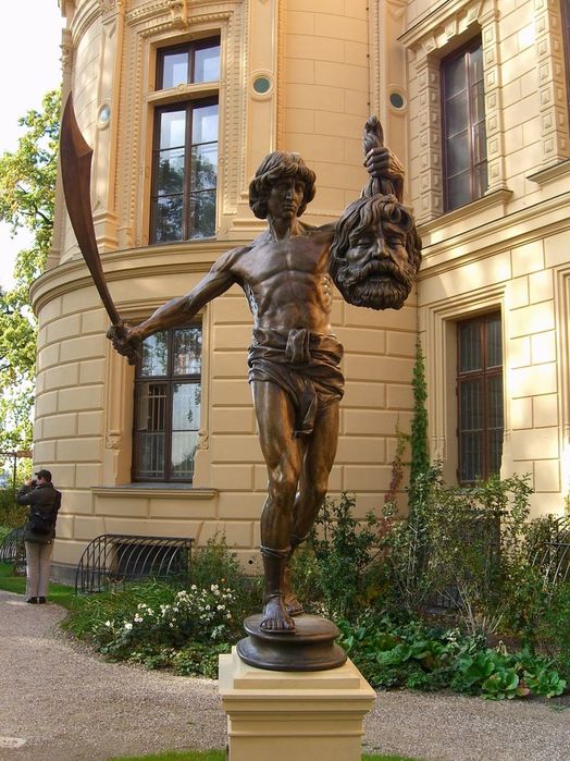 800px-Schwerin_Burggarten_David-Goliath (724x900, 98Kb)