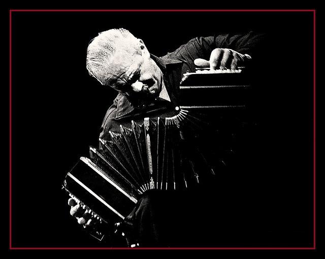 astor-piazzolla-el-refugio-de-los-musicos4 (640x511, 35Kb)