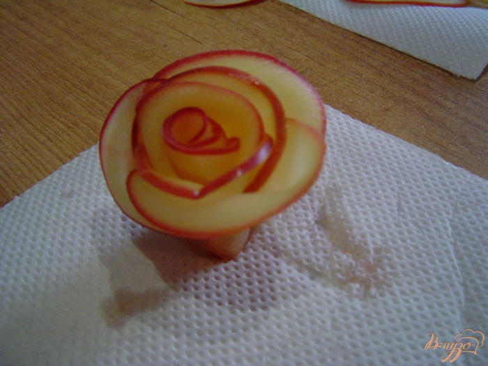 «Букет для женщин» - торт с яблочными розами (13) (700x525, 381Kb)