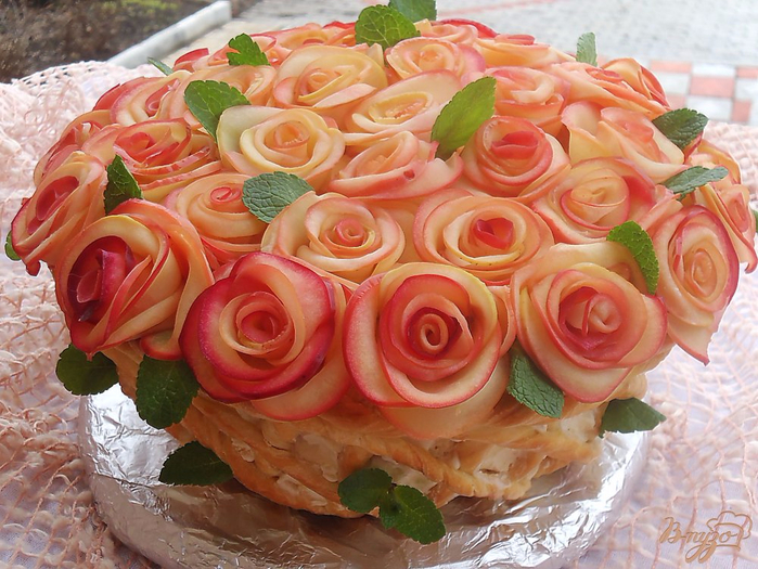 «Букет для женщин» - торт с яблочными розами (14) (700x525, 462Kb)