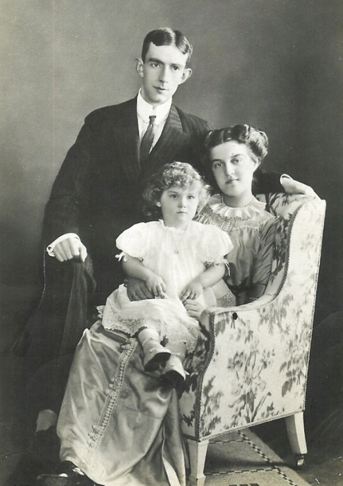 Prins_Wilhelm_och_prinsessan_Maria_med_prins_Lennart,_foto_Hofatelier_Jaeger_1911 (494x700, 281Kb)