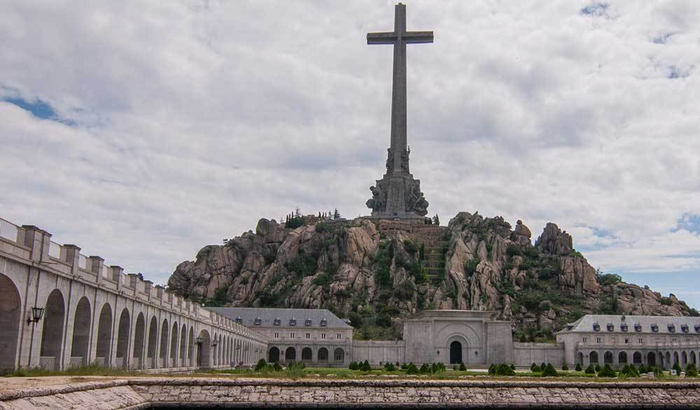 valledeloscaidos-Экскурсия-в-Эль-Эскориал (700x410, 227Kb)
