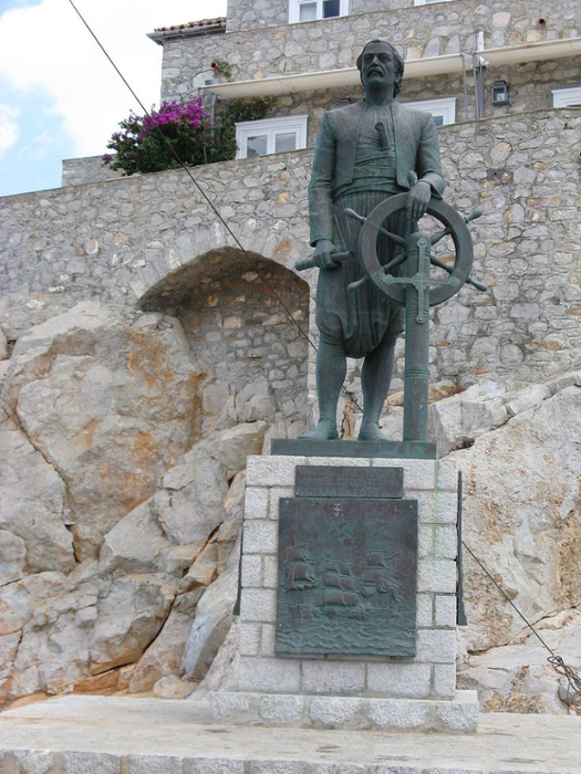 Statue_of_Andreas_Vokos_Miaoulis (525x700, 412Kb)