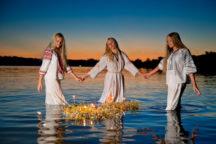 6098670_na_Kypala__devchenka_na_ivana_kupala (700x465, 111Kb)