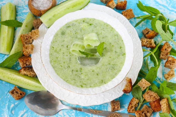 ogurechniy-gaspacho-s-cheremshoy-i-myatoy-1000720.jpg-1000x667 (700x466, 264Kb)