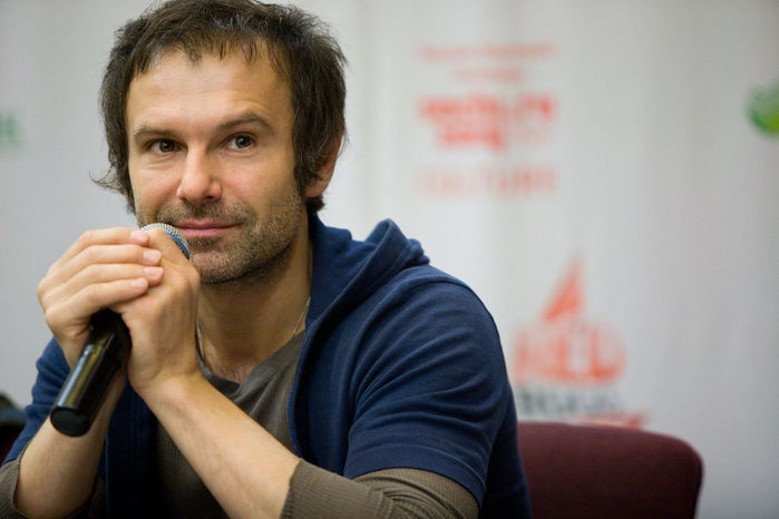 Vakarchuk-2 (700x466, 255Kb)