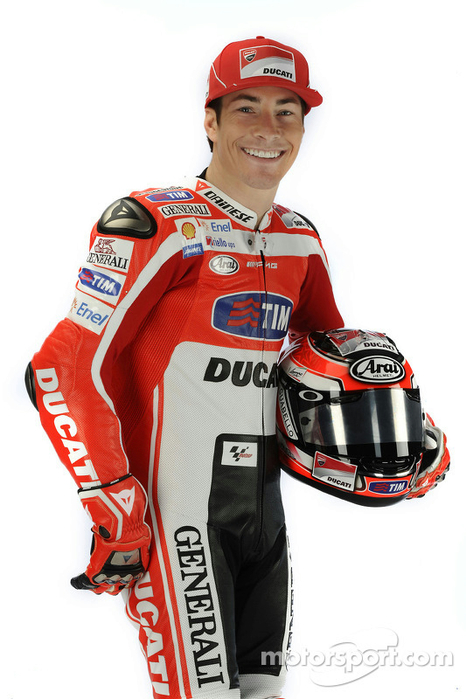 motogp-ducati-desmosedici-gp11-launch-2011-nicky-hayden-ducati (466x700, 267Kb)