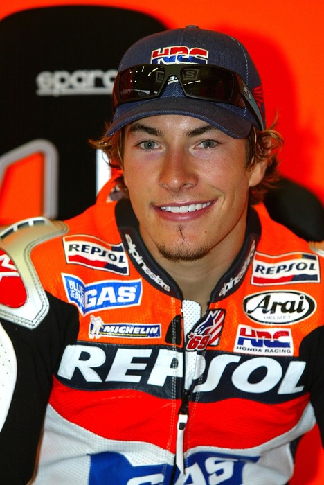 nicky-hayden-03 (468x700, 94Kb)