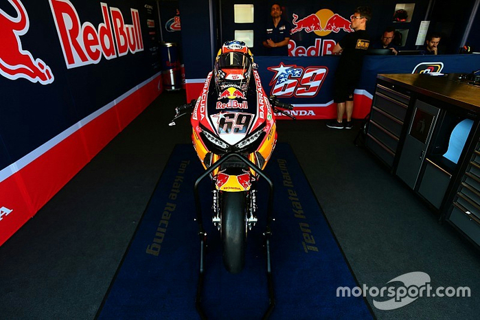 wsbk-donington-park-2017-bike-of-nicky-hayden-honda-world-superbike-team (700x466, 359Kb)