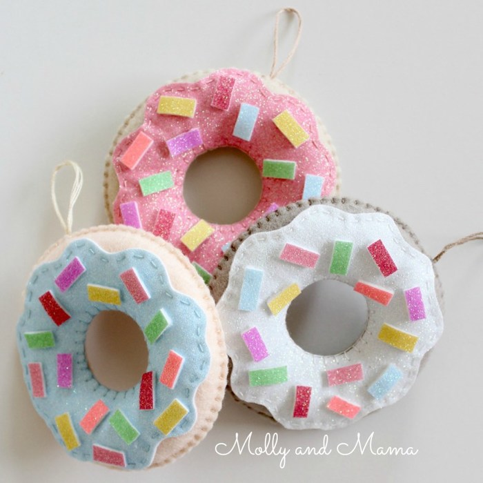 Hanging-Donuts-by-Molly-and-Mama (700x700, 78Kb)