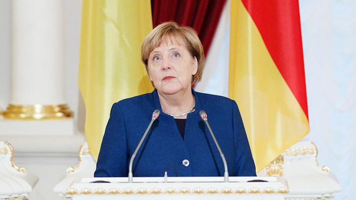 2018-11-01T135738Z_968290260_RC1F47DCD790_RTRMADP_3_UKRAINE-GERMANY-NEWS-CONFERENCE.JPG (700x393, 215Kb)