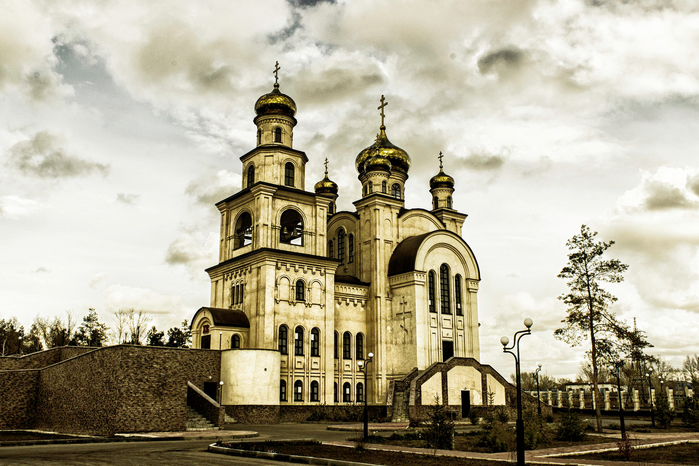 Храм во имя Архистратига Михаила, Павлодар (700x466, 407Kb)