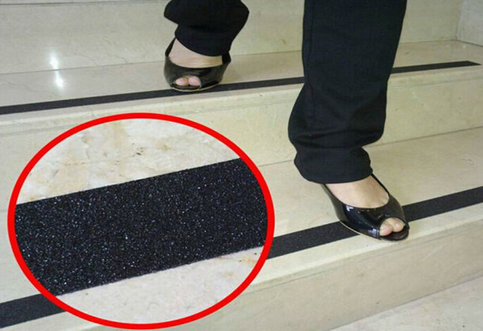 1542874665_anti-slip-tape-stairs (700x479, 295Kb)