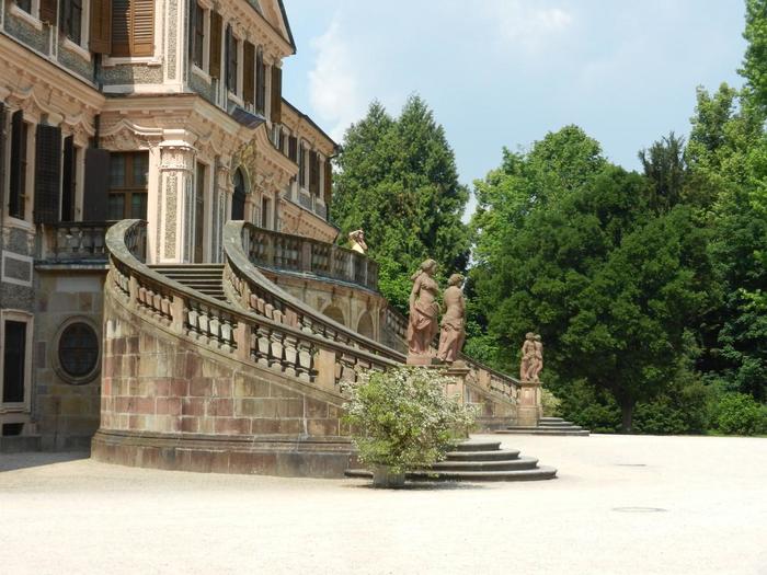 2012-06-14-schloss-favorite-treppe (900x725, 67Kb)