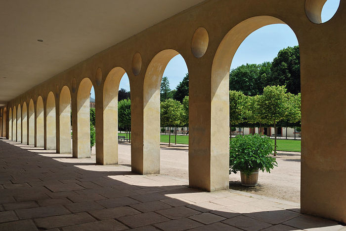 800px-Orangerie_Schloss_Favorite_Rastatt_(2) (900x669, 66Kb)