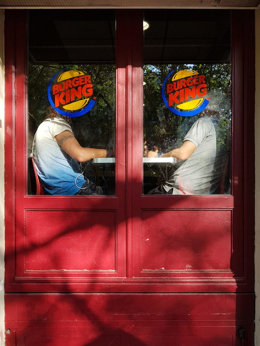 pobediteli-konkursa-ulichnoy-fotografii-2018_7 (525x700, 96Kb)