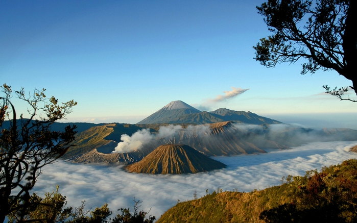 over_clouds_01 (700x437, 365Kb)