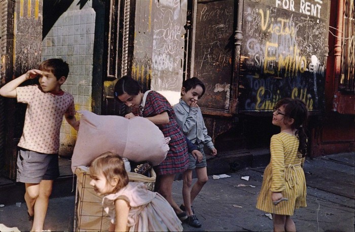 Уличная жизнь Нью Йорка в фотографиях Элен Левитт