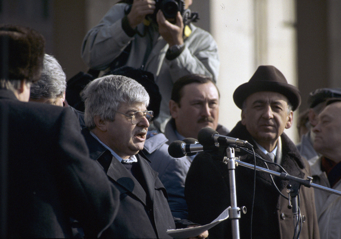 00RIAN_archive_426698_Moscow_Mayor_Gavriil_Popov_speaking_at_a_rally (700x492, 400Kb)
