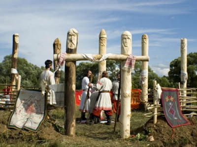 6098670_foto2_Kymirnya_s_jertvennikom (400x300, 42Kb)