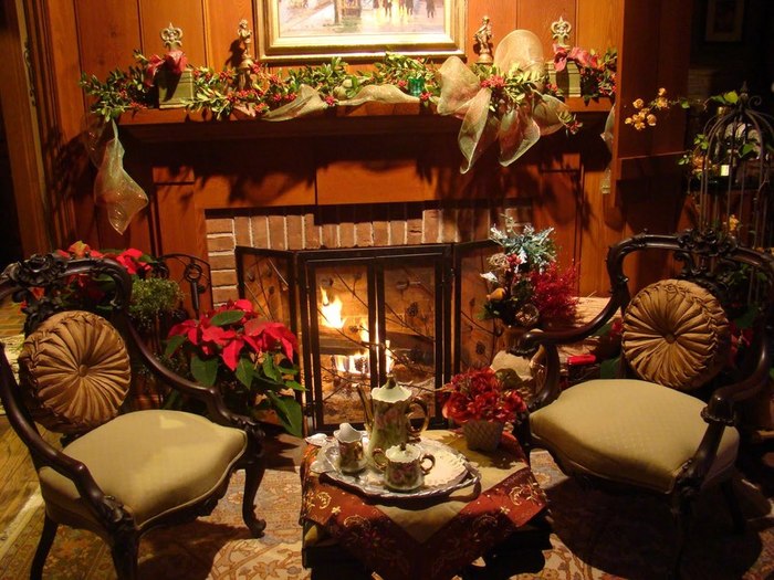 ce-mantel-modern-tritmonk-home-interior-design-architecture-with-contemporary-inspiration-decor-how-to-decorating-a-fireplace-with-christmas-ornaments (700x525, 105Kb)