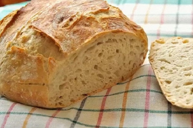 Хлеб без яиц рецепт без дрожжей. Хлеб. Хлеб без замеса. Хлеб без дрожжей. Мякушка хлеба.