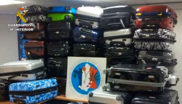 0_SuitcasesJPG (615x353, 38Kb)