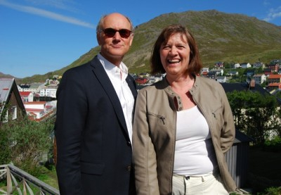 Honningsvåg Mayor Kristina Hansen and Statoil executive Rune Adolfsen (400x277, 87Kb)