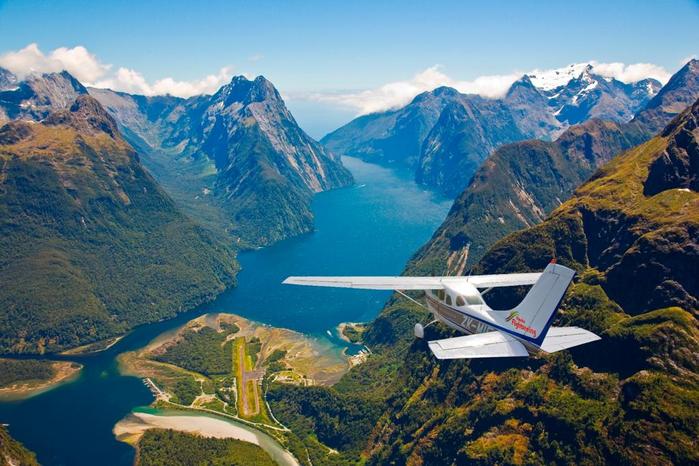 milford-sound-new-zealand-wanaka-flightseeing- (700x466, 67Kb)