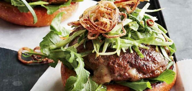 cheddar-stuffed-burgers-with-pickled-slaw-and-fried-shallots-860x380 (652x309, 98Kb)