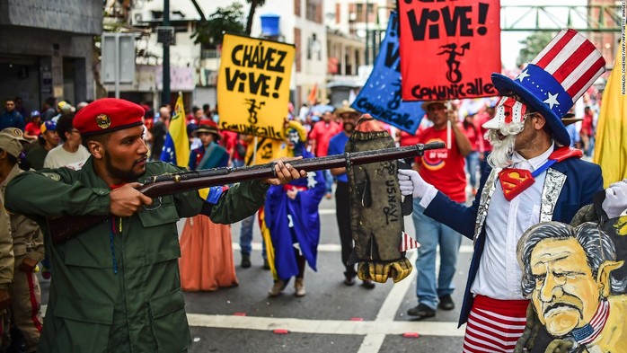 170814234216-cnnee-pkg-osmary-rechazo-oficialismo-vs-trump-marcha-intervencion-militar-dictadura-00001229-super-tease (700x393, 101Kb)