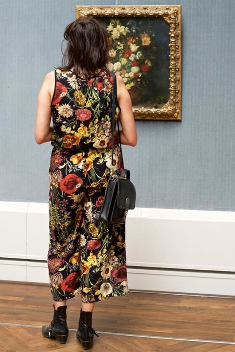 Photographer-goes-through-the-museums-to-capture-the-similarities-between-the-paintings-and-the-visitors-and-the-result-will-impress-you-59e6faeacbece__700 (466x700, 63Kb)
