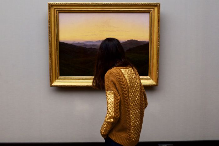 Photographer-goes-through-the-museums-to-capture-the-similarities-between-the-paintings-and-the-visitors-and-the-result-will-impress-you-59e6fb251e6ff__700 (700x466, 34Kb)