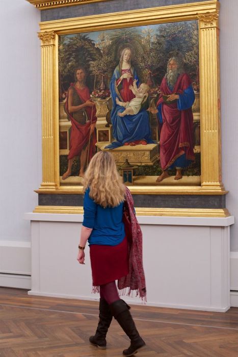 Photographer-goes-through-the-museums-to-capture-the-similarities-between-the-paintings-and-the-visitors-and-the-result-will-impress-you-59e6fb349521b__700 (467x700, 52Kb)