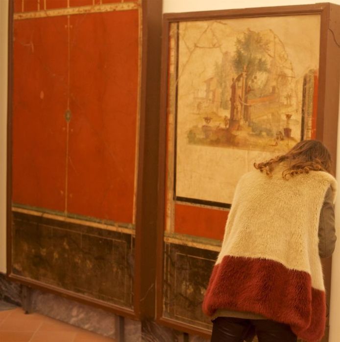 Photographer-goes-through-the-museums-to-capture-the-similarities-between-the-paintings-and-the-visitors-and-the-result-will-impress-you-59e6fb374243e__700 (694x700, 51Kb)