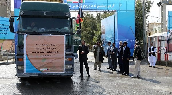 Truck-laoded-with-Afghan-goods-start-journey-toward-Chabahar-from-Nimroz--600x330 (600x330, 181Kb)