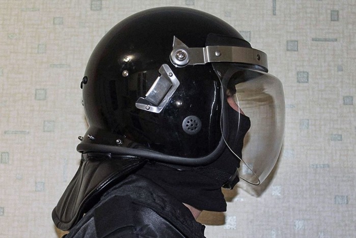 Шокер «Ласка» и дубинка «Сюрприз»: что помогает полицейским усмирять россиян