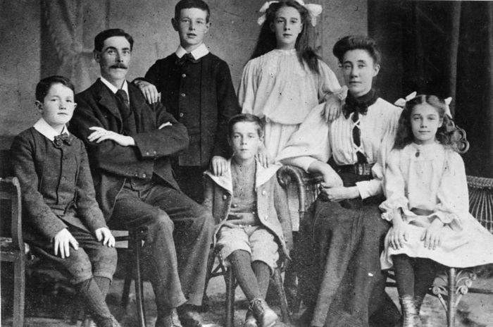 1024px-Goodwinfamily (700x464, 63Kb)