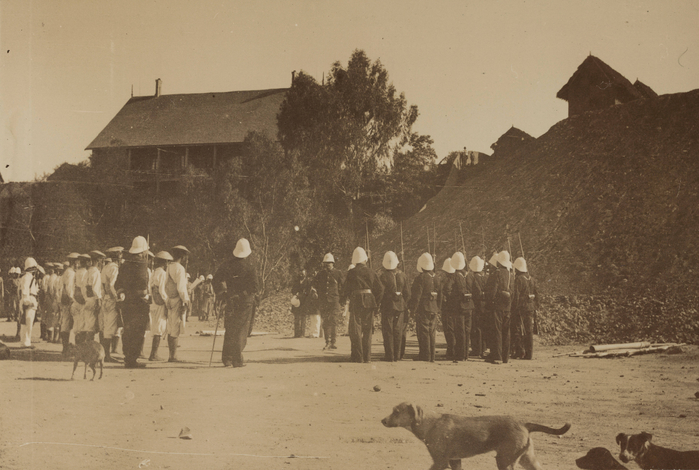 RainandriamampandryExecution_of_rebels,_Madagascar,_1896_(impa-m415) (700x470, 344Kb)