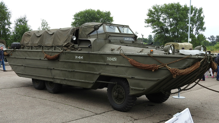 GMC DUKW 353_1 (700x393, 307Kb)