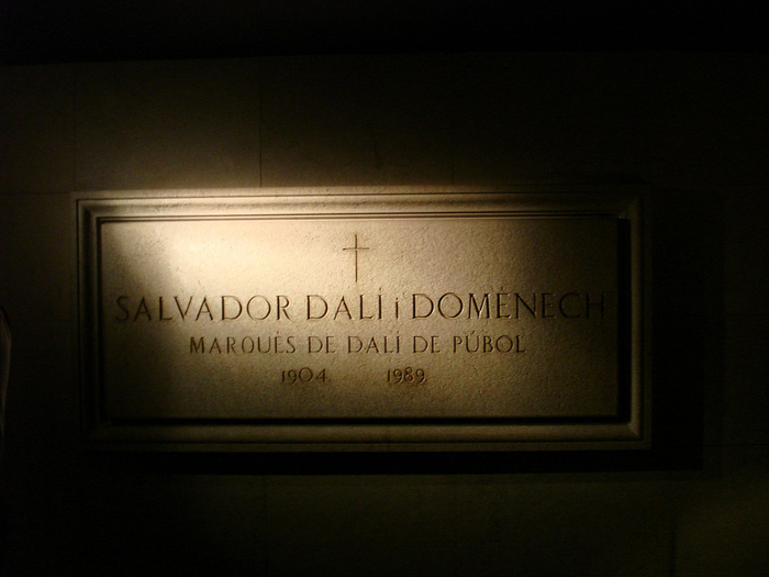 Salvador_DaliMogila_ (700x525, 286Kb)