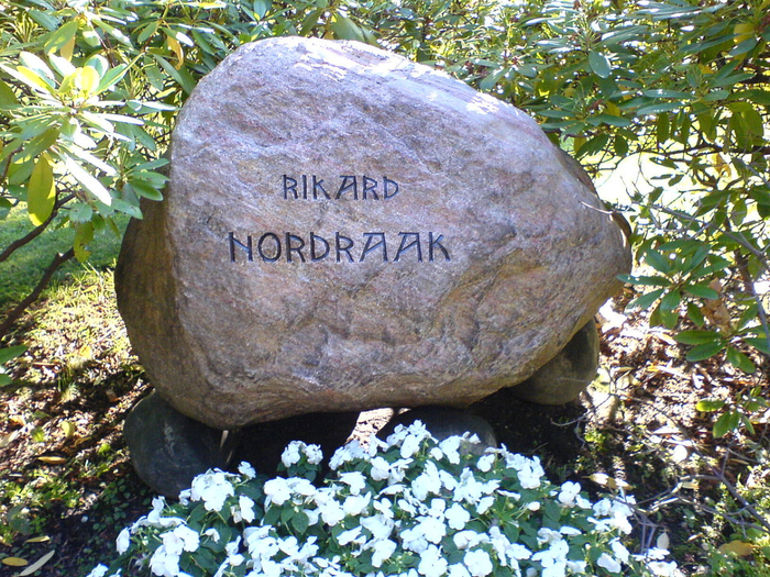 Rikard_Nordraak's_tombstone (700x525, 635Kb)