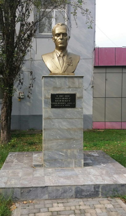 Khatamov_Rakhmat_Mamed_ogly_bust (409x700, 267Kb)