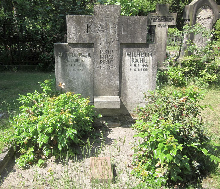Wilhelm_KahlBerlin,_Kreuzberg,_Zossener_Strasse,_Friedhof_I_Jerusalems-_und_Neue_Kirche,_Grab_Wilhelm_Kahl (700x601, 619Kb)