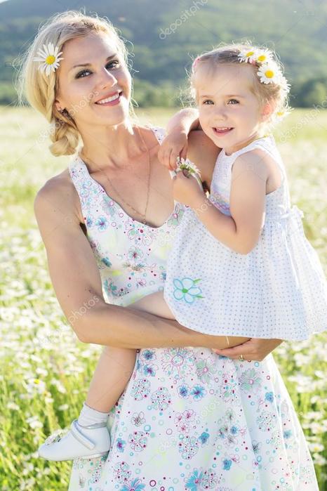 depositphotos_78260062-stock-photo-happy-family-mother-and-daughter (466x700, 53Kb)